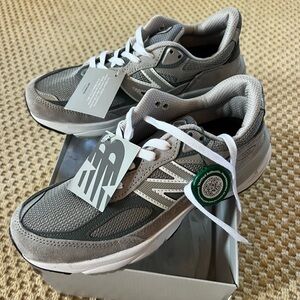 NWT New Balance 990 Running Shoes